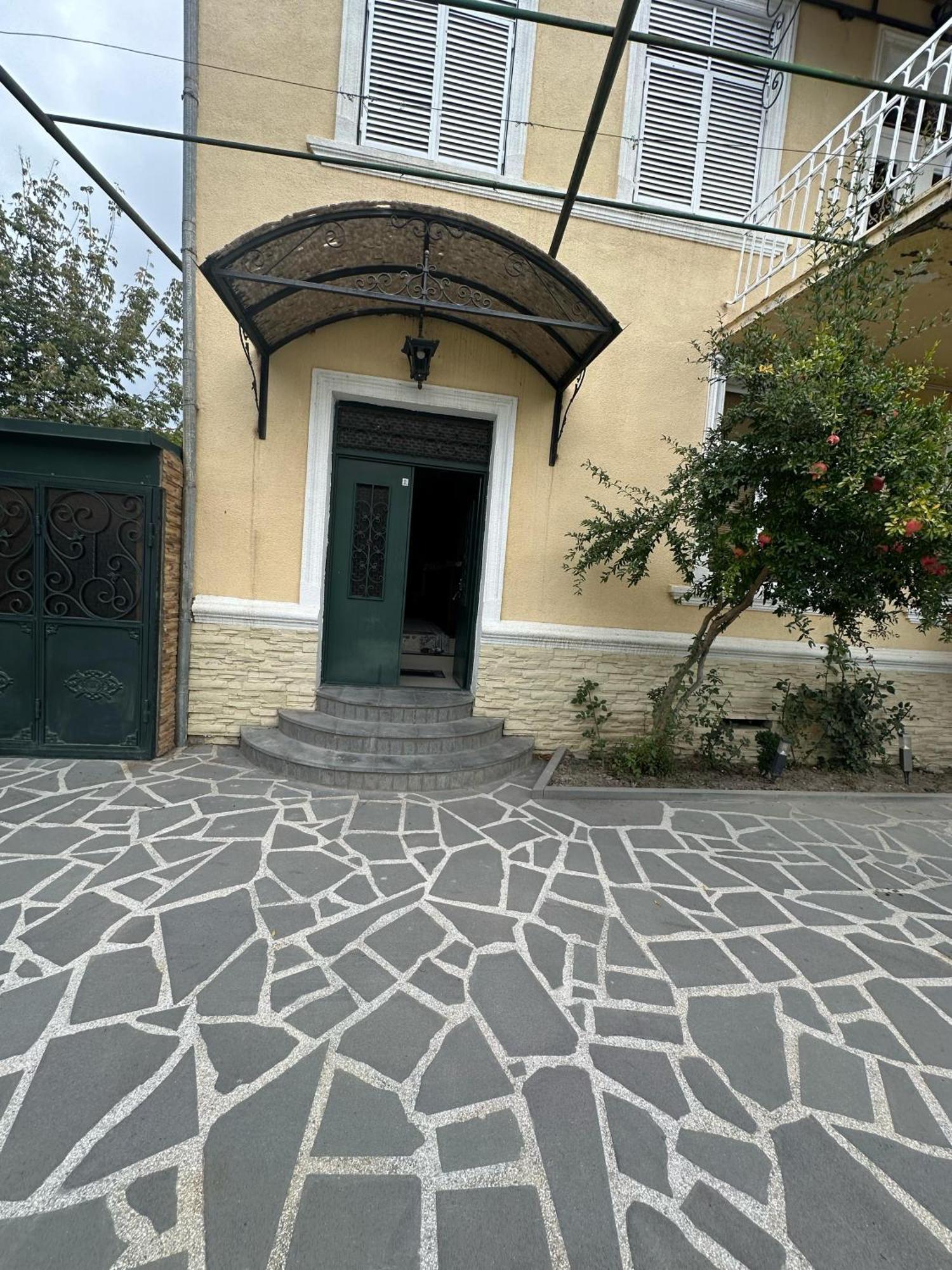 Ekas Rosengarten Gori Luaran gambar